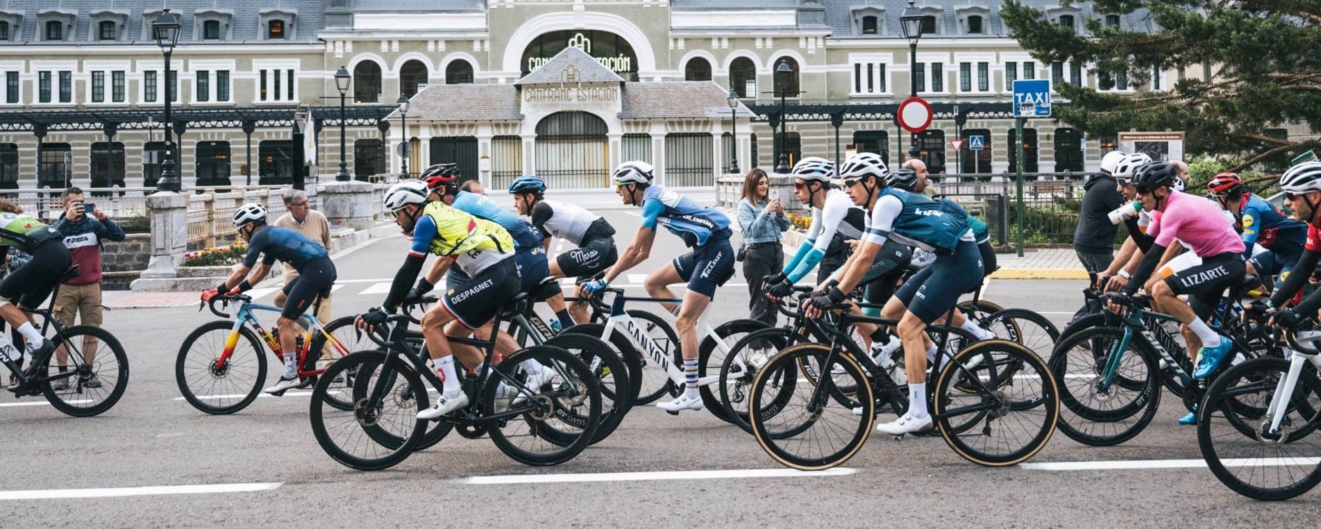 Reserva online de equipo de esquí | Aramón | Estación de esquí de Formigal-Panticosa